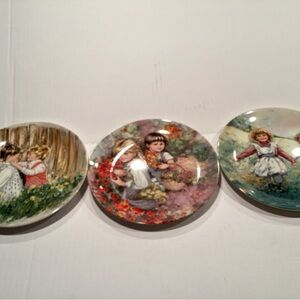 Mary Vickers Wedgwood Cream Plates. Set/3. Numbered. Made in England 1983